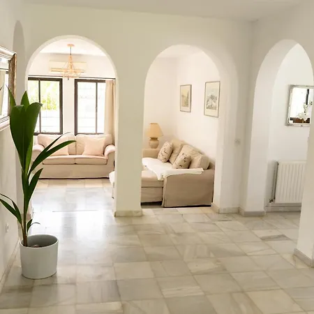 Villa With Private Pool & Large Private Garden