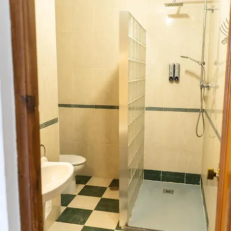 Villa With Private Pool & Large Private Garden *