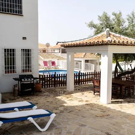 Villa With Private Pool & Large Private Garden *
